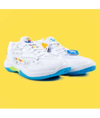 Victor x Crayon Shin Chan Court Shoes A39CS A (Bright White) de votre