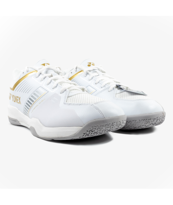 Yonex Strider Wide (White/Gold) Court Shoe Les êtres humains sont 