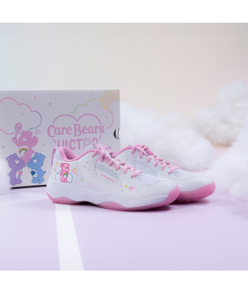 Victor x Care Bears Court Shoes A-CBC AI (White/Pink) de votre